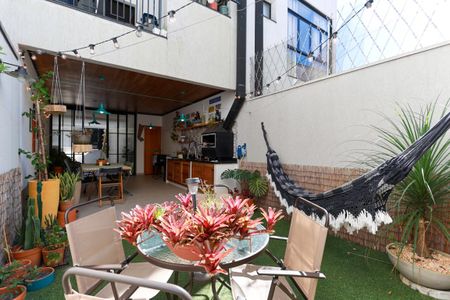 Casa à venda com 198m², 3 quartos e 3 vagas Casa à venda com 198m², 3 quartos e 3 vagasQuintal