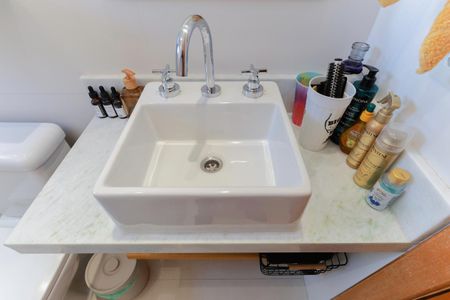 Casa à venda com 198m², 3 quartos e 3 vagas Casa à venda com 198m², 3 quartos e 3 vagasBanheiro social