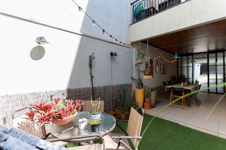 Casa à venda com 198m², 3 quartos e 3 vagas Casa à venda com 198m², 3 quartos e 3 vagasQuintal