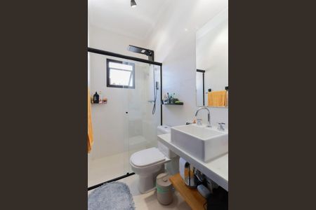 Casa à venda com 198m², 3 quartos e 3 vagas Casa à venda com 198m², 3 quartos e 3 vagasBanheiro social