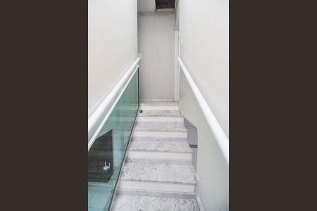 Escada de apartamento à venda com 2 quartos, 70m² em Chácara do Solar Ii (fazendinha), Santana de Parnaíba