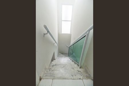 Apartamento à venda com 70m², 2 quartos e 2 vagas Apartamento à venda com 70m², 2 quartos e 2 vagasEscada