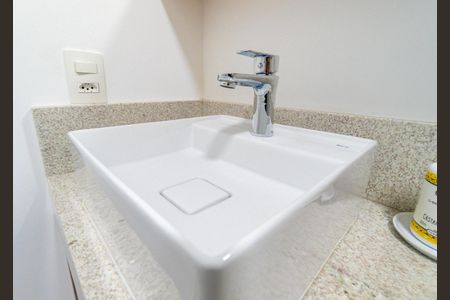 Apartamento à venda com 50m², 2 quartos e 1 vaga Apartamento à venda com 50m², 2 quartos e 1 vagaBanheiro Social