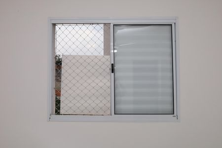 Apartamento para alugar com 100m², 4 quartos e 1 vagaPlaca instalada na janela do quarto (4º andar de frente para a rua) - Código da placa: GTPE-137