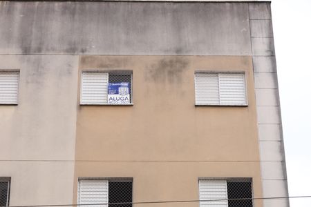 Apartamento para alugar com 100m², 4 quartos e 1 vagaPlaca instalada na janela do quarto (4º andar de frente para a rua) - Código da placa: GTPE-137