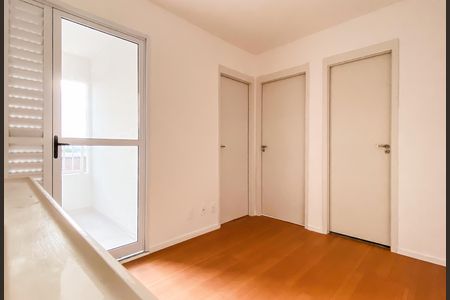 Sala/cozinha de apartamento para alugar com 2 quartos, 28m² em Jardim Danfer, São Paulo