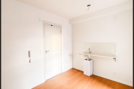 Sala/cozinha de apartamento para alugar com 2 quartos, 28m² em Jardim Danfer, São Paulo