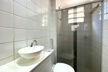 Banheiro de apartamento à venda com 2 quartos, 52m² em Graça, Belo Horizonte