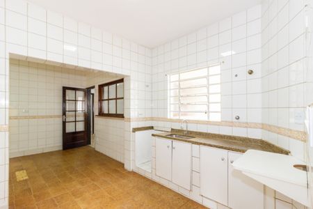 Casa para alugar com 154m², 4 quartos e 4 vagas Casa para alugar com 154m², 4 quartos e 4 vagasCozinha