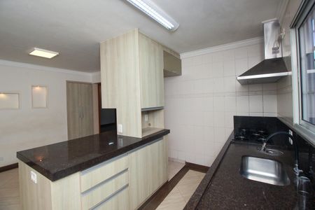 Casa para alugar com 200m², 5 quartos e 2 vagasCozinha