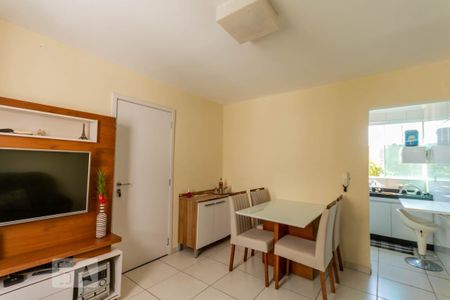 Sala de apartamento para alugar com 2 quartos, 48m² em Piratininga, Belo Horizonte