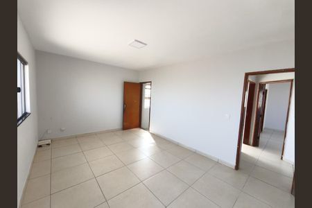 Sala de casa para alugar com 4 quartos, 230m² em Setor Faicalville, Goiânia