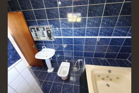 Casa para alugar com 230m², 4 quartos e 3 vagasBanheiro