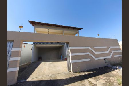 Casa para alugar com 230m², 4 quartos e 3 vagasFachada