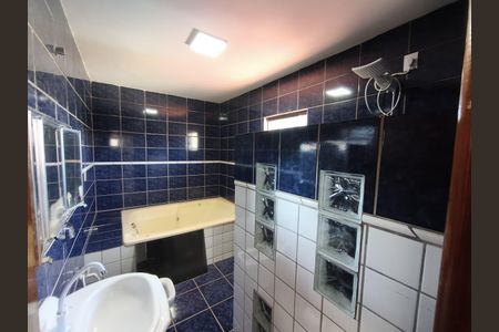 Casa para alugar com 230m², 4 quartos e 3 vagasBanheiro