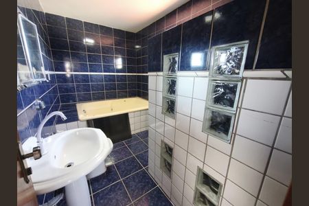 Casa para alugar com 230m², 4 quartos e 3 vagasBanheiro