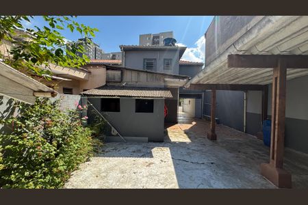 Casa para alugar com 189m², 4 quartos e 6 vagasQuintal