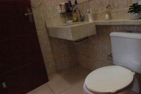 Casa de condomínio para alugar com 110m², 3 quartos e 1 vaga Casa de condomínio para alugar com 110m², 3 quartos e 1 vagaBanheiro da Suíte 1