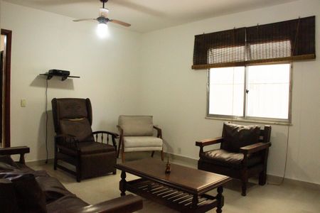 Sala de casa de condomínio para alugar com 3 quartos, 110m² em Braga, Cabo Frio