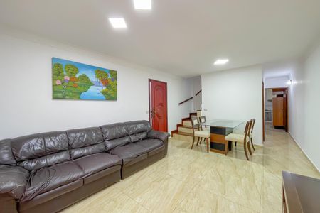 Casa à venda com 96m², 2 quartos e 3 vagas Casa à venda com 96m², 2 quartos e 3 vagasSala