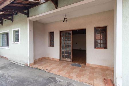 Casa à venda com 384m², 2 quartos e 4 vagas Casa à venda com 384m², 2 quartos e 4 vagasEntrada