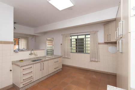 Casa à venda com 384m², 2 quartos e 4 vagas Casa à venda com 384m², 2 quartos e 4 vagasCozinha