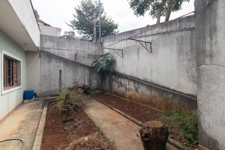 Casa à venda com 384m², 2 quartos e 4 vagas Casa à venda com 384m², 2 quartos e 4 vagasQuintal