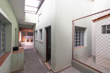 Casa à venda com 384m², 2 quartos e 4 vagas Casa à venda com 384m², 2 quartos e 4 vagasQuintal