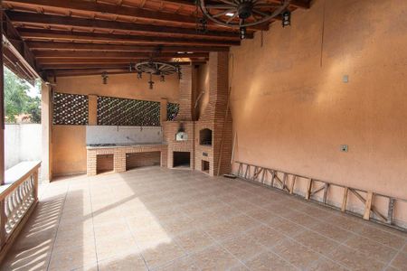 Casa à venda com 384m², 2 quartos e 4 vagas Casa à venda com 384m², 2 quartos e 4 vagasChurrasqueira