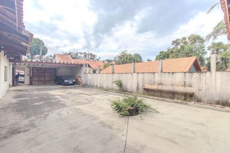 Casa à venda com 384m², 2 quartos e 4 vagas Casa à venda com 384m², 2 quartos e 4 vagasQuintal
