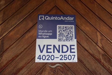 Casa à venda com 384m², 2 quartos e 4 vagas Casa à venda com 384m², 2 quartos e 4 vagasPlaca
