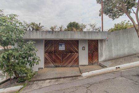 Casa à venda com 384m², 2 quartos e 4 vagas Casa à venda com 384m², 2 quartos e 4 vagasFachada