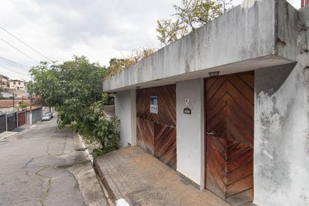 Casa à venda com 384m², 2 quartos e 4 vagas Casa à venda com 384m², 2 quartos e 4 vagasFachada