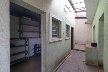 Casa à venda com 384m², 2 quartos e 4 vagas Casa à venda com 384m², 2 quartos e 4 vagasQuintal