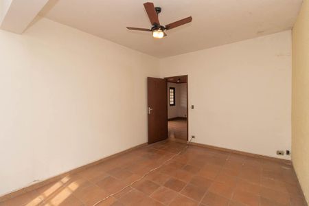 Casa à venda com 384m², 2 quartos e 4 vagas Casa à venda com 384m², 2 quartos e 4 vagasQuarto 1