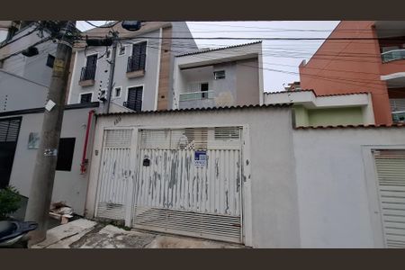 Casa à venda com 232m², 3 quartos e 4 vagas Casa à venda com 232m², 3 quartos e 4 vagasFachada