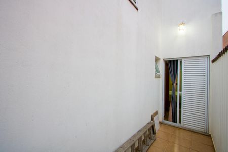 Casa à venda com 232m², 3 quartos e 4 vagas Casa à venda com 232m², 3 quartos e 4 vagasÁrea externa do quarto 2