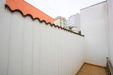 Casa à venda com 232m², 3 quartos e 4 vagas Casa à venda com 232m², 3 quartos e 4 vagasÁrea externa do quarto 2