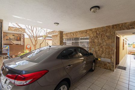 Casa à venda com 180m², 4 quartos e 2 vagas Casa à venda com 180m², 4 quartos e 2 vagasGaragem