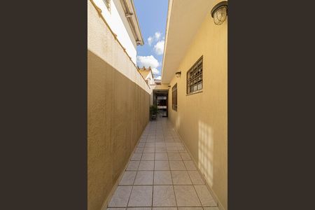 Casa à venda com 180m², 4 quartos e 2 vagas Casa à venda com 180m², 4 quartos e 2 vagasCorredor
