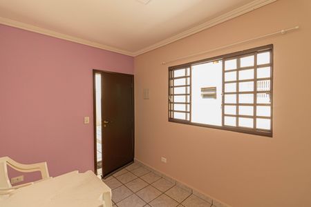 Casa à venda com 180m², 4 quartos e 2 vagas Casa à venda com 180m², 4 quartos e 2 vagasQuarto de Serviço