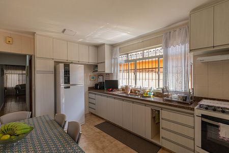 Casa à venda com 180m², 4 quartos e 2 vagas Casa à venda com 180m², 4 quartos e 2 vagasCozinha