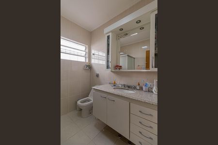 Casa à venda com 180m², 4 quartos e 2 vagas Casa à venda com 180m², 4 quartos e 2 vagasBanheiro Suíte