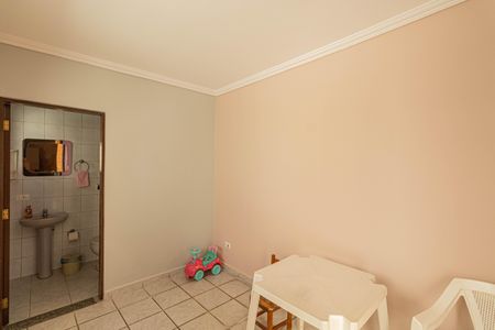 Casa à venda com 180m², 4 quartos e 2 vagas Casa à venda com 180m², 4 quartos e 2 vagasQuarto de Serviço