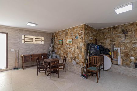 Casa à venda com 180m², 4 quartos e 2 vagas Casa à venda com 180m², 4 quartos e 2 vagasSalão