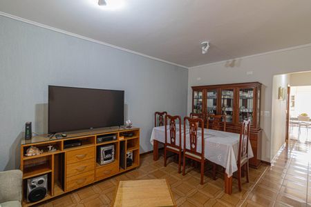 Casa à venda com 180m², 4 quartos e 2 vagas Casa à venda com 180m², 4 quartos e 2 vagasSala