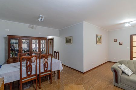 Casa à venda com 180m², 4 quartos e 2 vagas Casa à venda com 180m², 4 quartos e 2 vagasSala