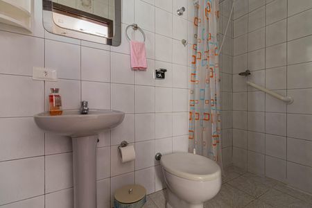 Casa à venda com 180m², 4 quartos e 2 vagas Casa à venda com 180m², 4 quartos e 2 vagasBanheiro - Quarto de Serviço