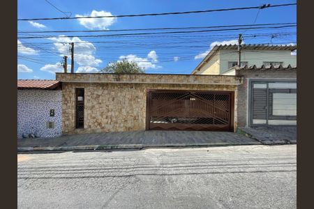 Casa à venda com 180m², 4 quartos e 2 vagas Casa à venda com 180m², 4 quartos e 2 vagasFachada