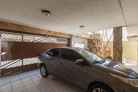 Casa à venda com 180m², 4 quartos e 2 vagas Casa à venda com 180m², 4 quartos e 2 vagasGaragem